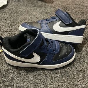 Nike children size 10 low baby toddler